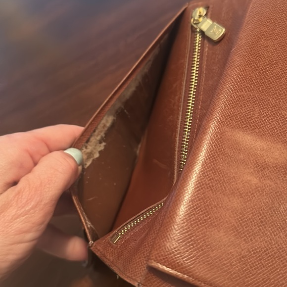 Preowned Authentic LV wallet - Picture 12 of 17